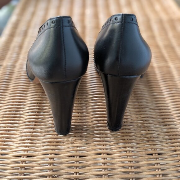 Nine West Block Heeled Pump | Size 9.5 | Black | high vamp | brogue detail EUC - Picture 9 of 10